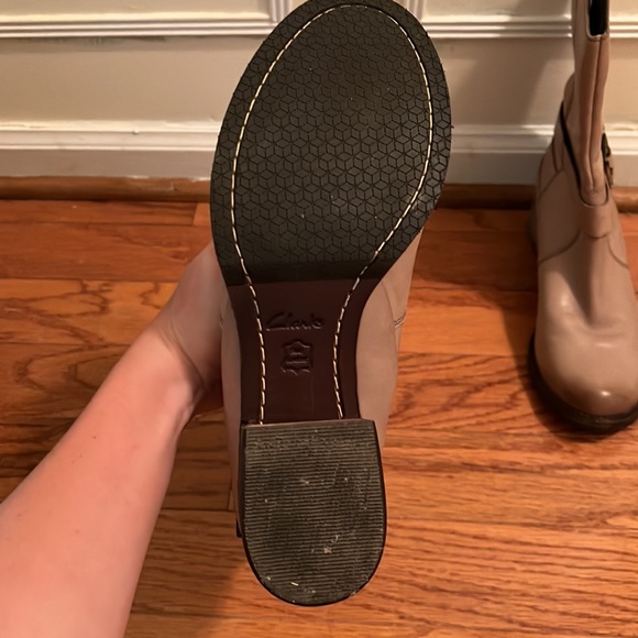 Clarks woman’s boots - Picture 2 of 5
